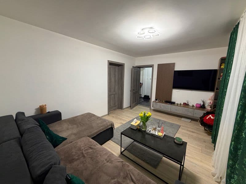 Apartament 3 camere parter ,60mp utili,75mp cu balcoane in Rovine